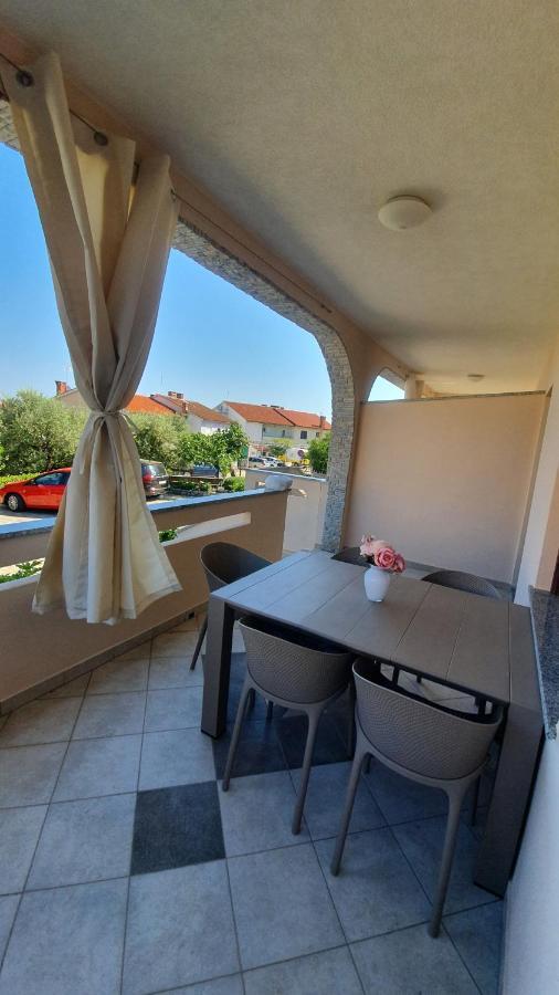 Kabashi Apartment Кърк Екстериор снимка